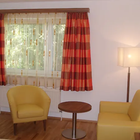 阿尔特勒酒店 特劳恩