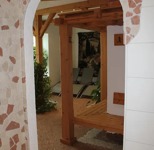 Almtalerhof تارون