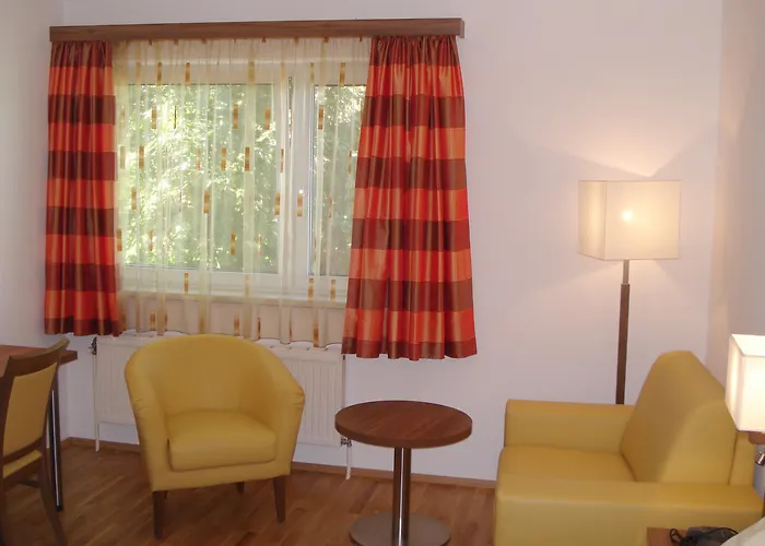 Almtalerhof تارون