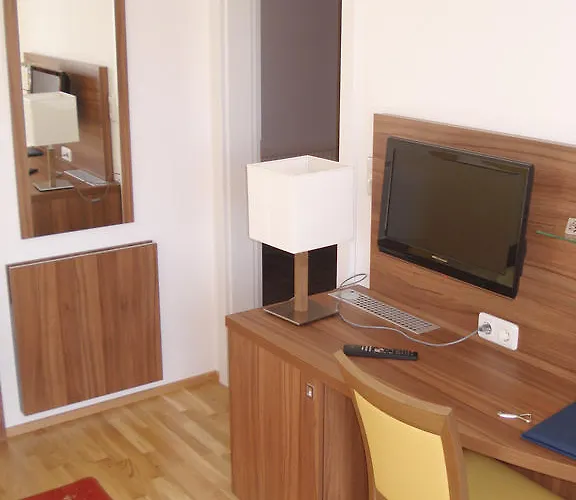 فندق Almtalerhof 3*